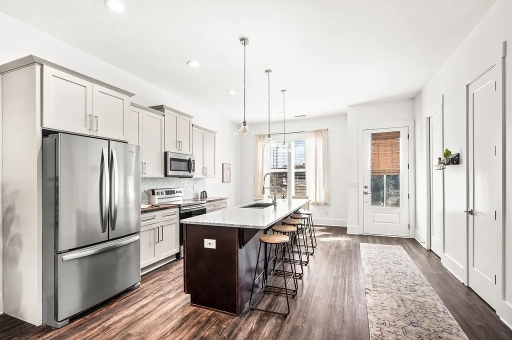 1000 Free Silver Road Nashville TN 37207