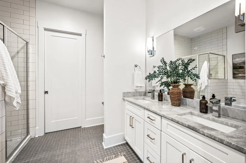 1000 Free Silver Road Nashville TN 37207