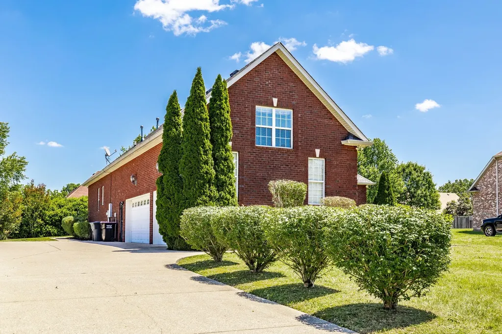 4037 Brimestone Way Greenbrier TN 37073