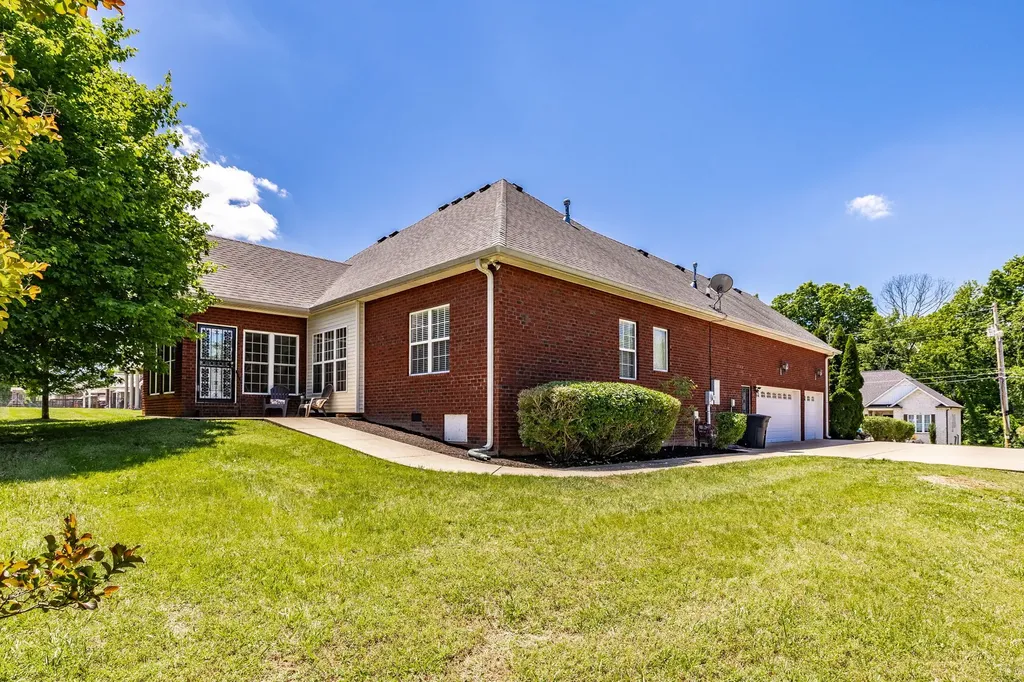 4037 Brimestone Way Greenbrier TN 37073
