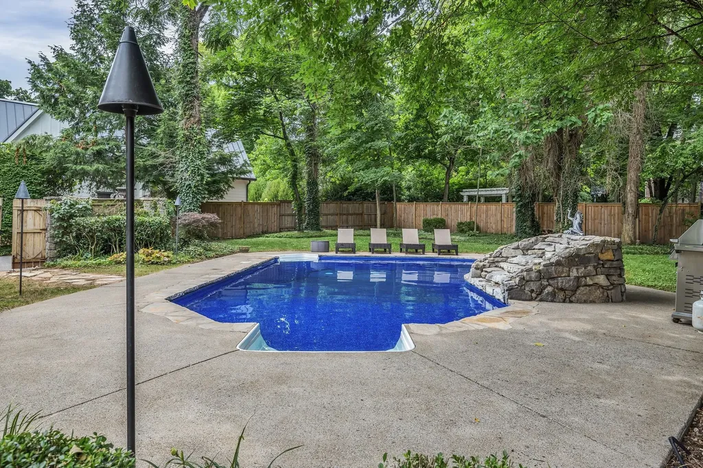 3205 Woodlawn Drive Nashville TN 37215