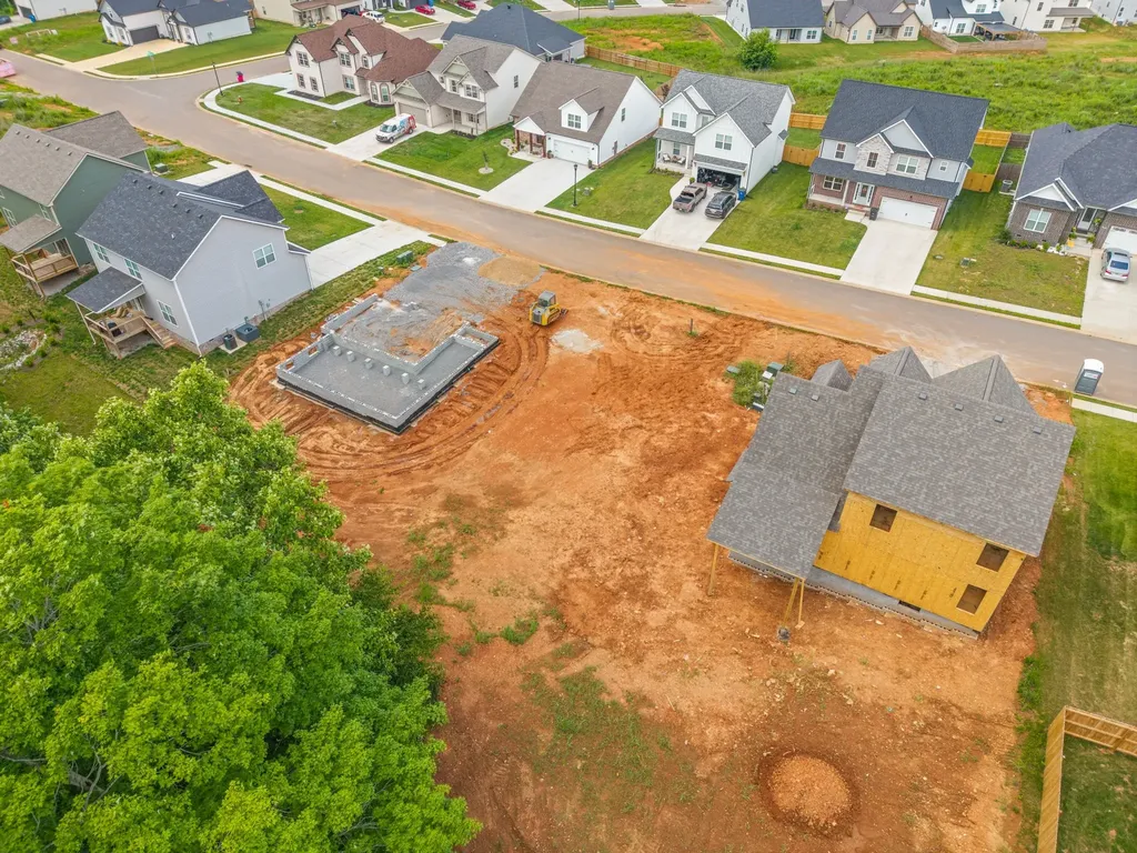 586 Pongracz Way Clarksville TN 37042