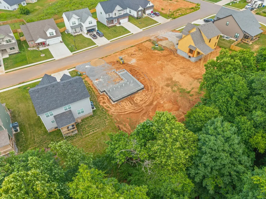 586 Pongracz Way Clarksville TN 37042