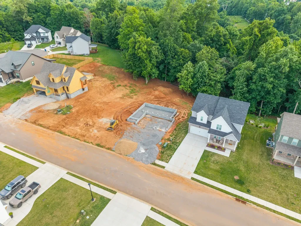 586 Pongracz Way Clarksville TN 37042