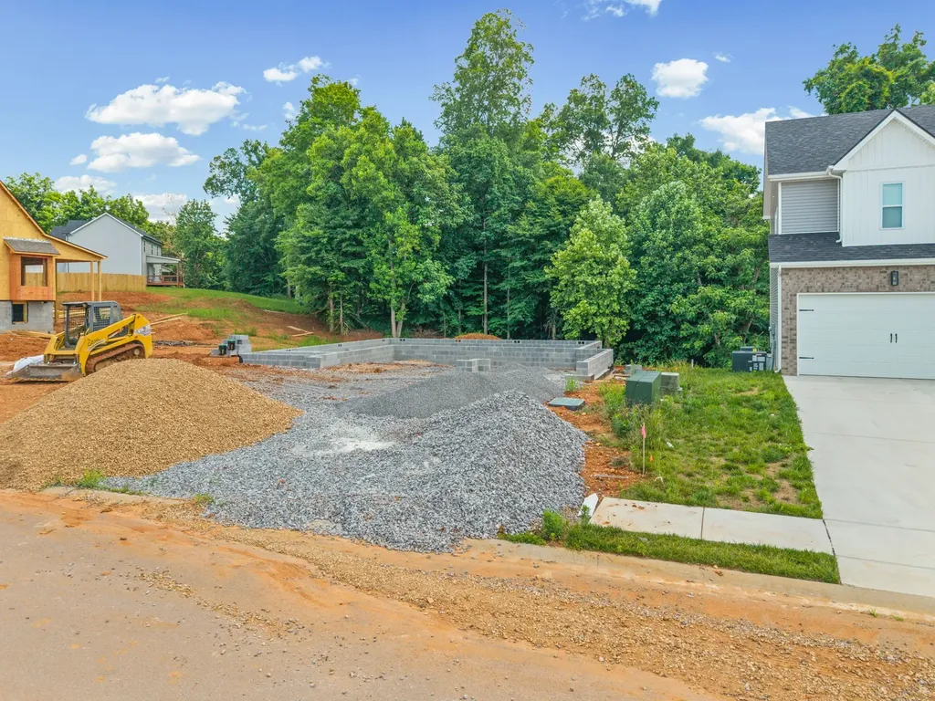 586 Pongracz Way Clarksville TN 37042