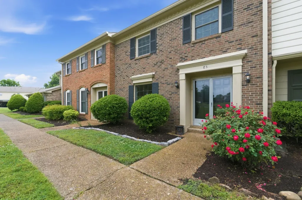 8207 Sawyer Brown Road Nashville TN 37221