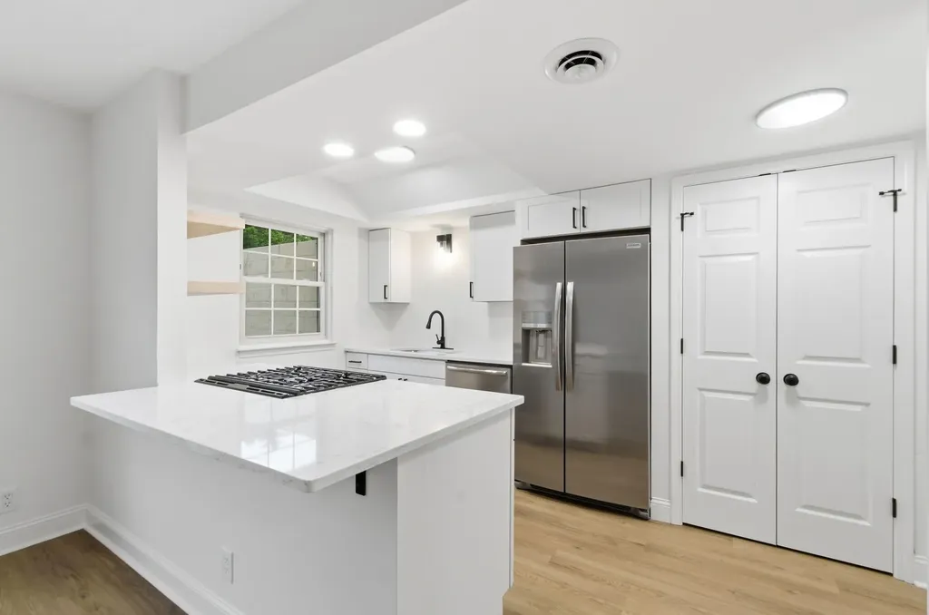 8207 Sawyer Brown Road Nashville TN 37221