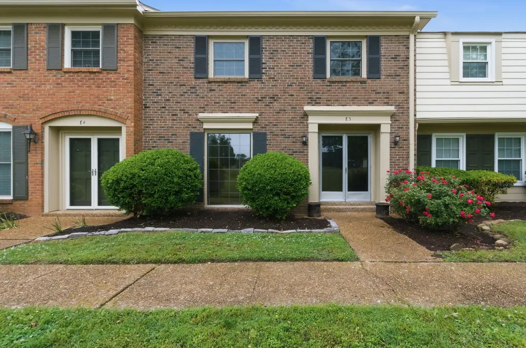 8207 Sawyer Brown Road Nashville TN 37221