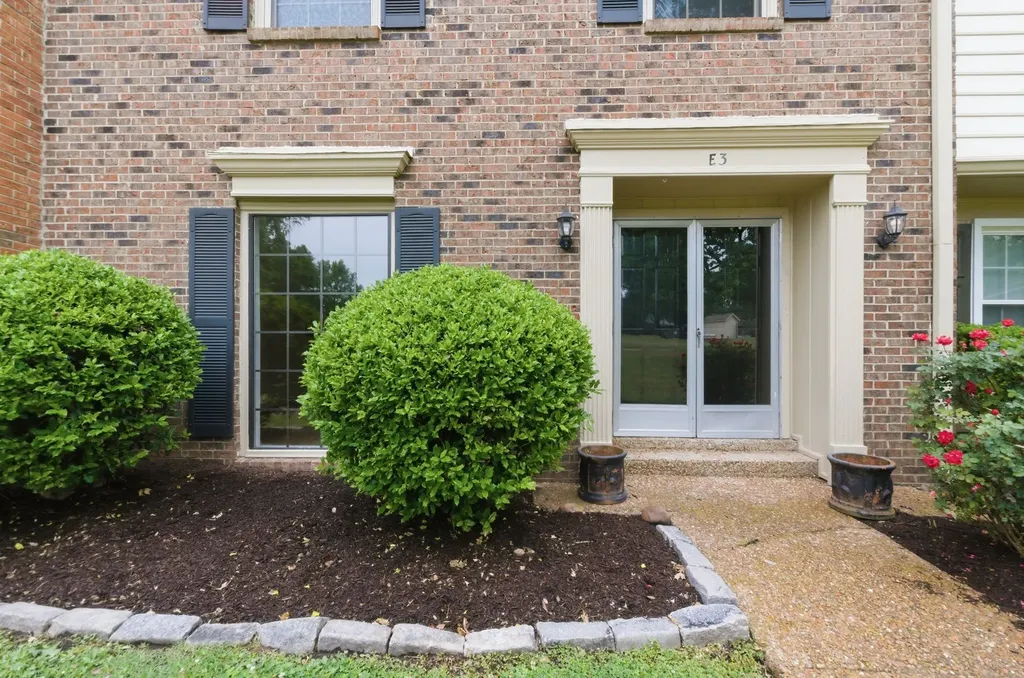 8207 Sawyer Brown Road Nashville TN 37221