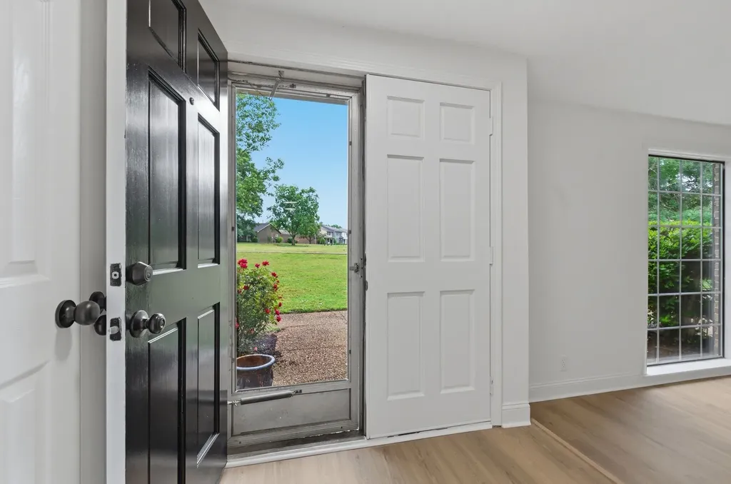 8207 Sawyer Brown Road Nashville TN 37221