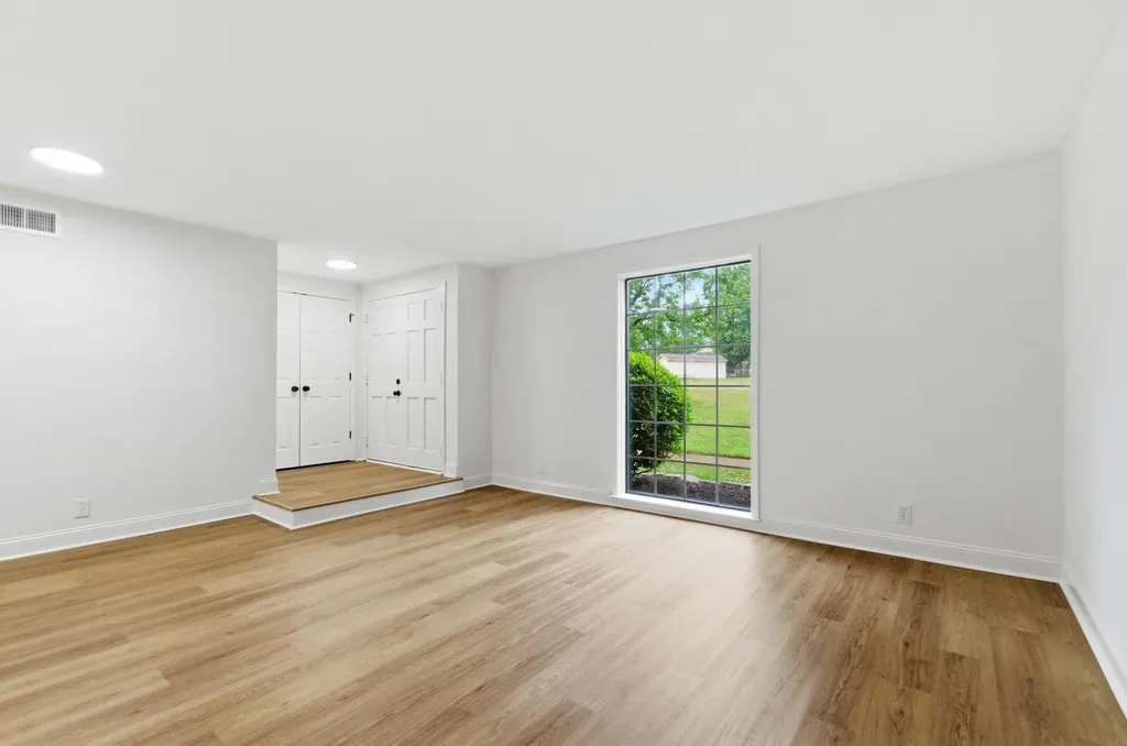 8207 Sawyer Brown Road Nashville TN 37221