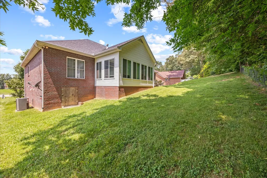 1323 Buckingham Place Cookeville TN 38501