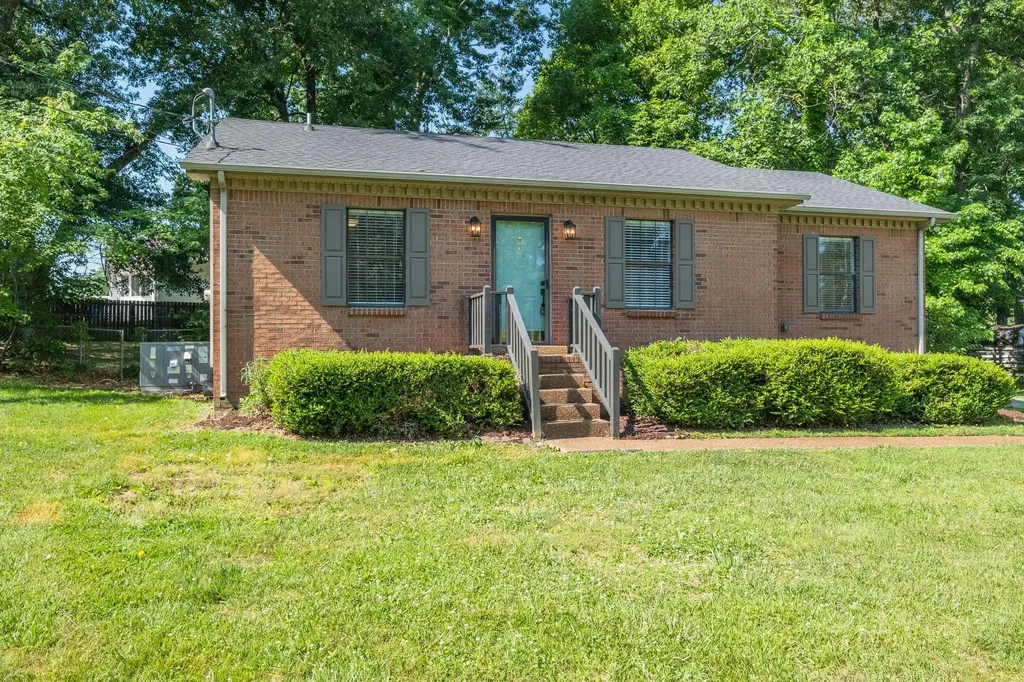 308 Oakdale Drive White House TN 37188