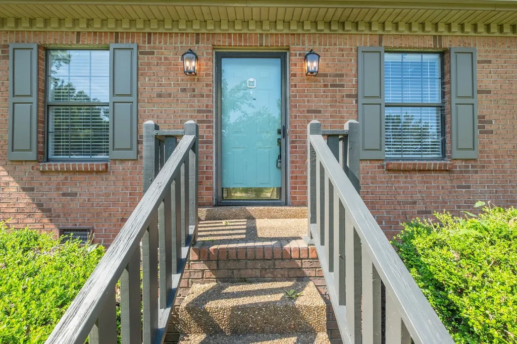 308 Oakdale Drive White House TN 37188