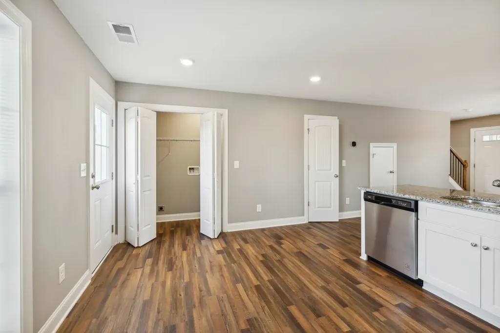 927 Sutton Cove Columbia TN 38401