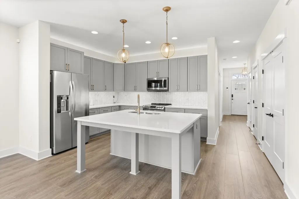 2045 Oakwood Avenue Nashville TN 37207