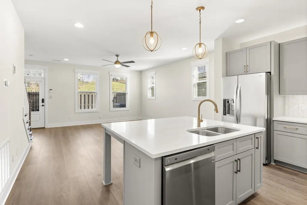 2045 Oakwood Avenue Nashville TN 37207