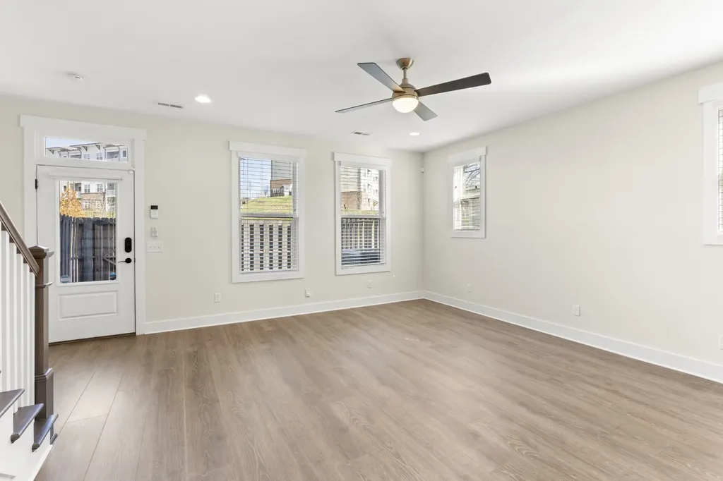 2045 Oakwood Avenue Nashville TN 37207