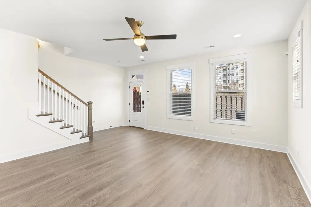 2045 Oakwood Avenue Nashville TN 37207