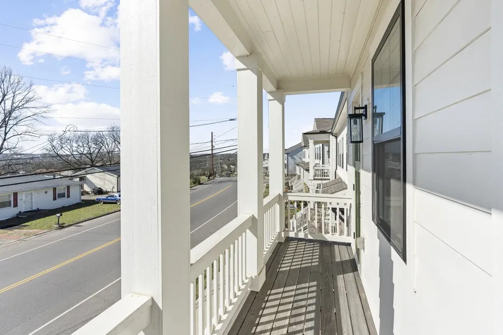 2045 Oakwood Avenue Nashville TN 37207