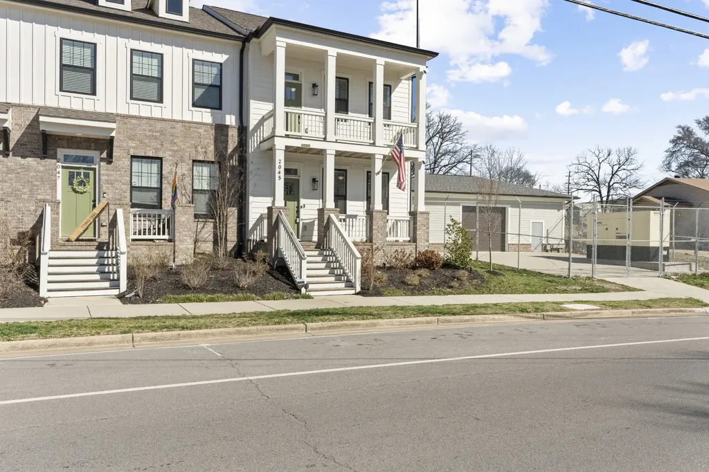 2045 Oakwood Avenue Nashville TN 37207