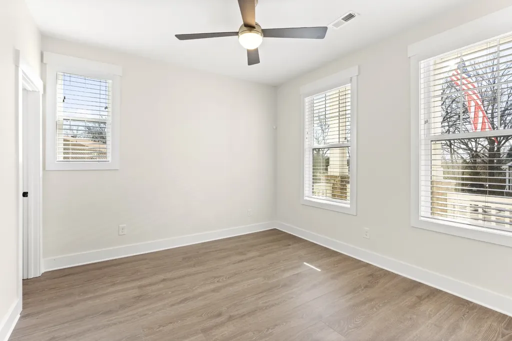 2045 Oakwood Avenue Nashville TN 37207