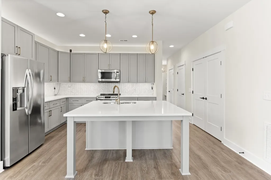 2045 Oakwood Avenue Nashville TN 37207