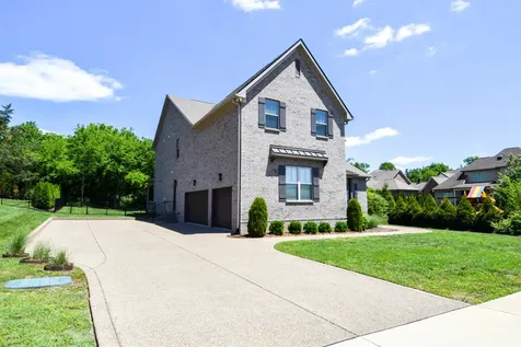 1002 Keeneland Drive Gallatin TN 37066