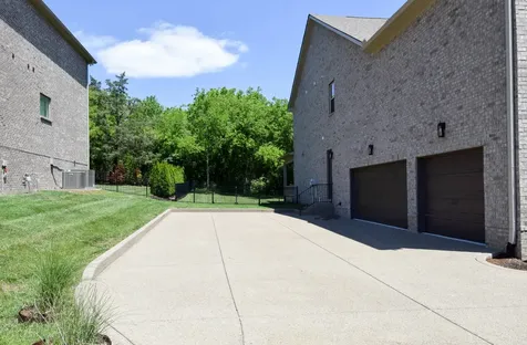 1002 Keeneland Drive Gallatin TN 37066