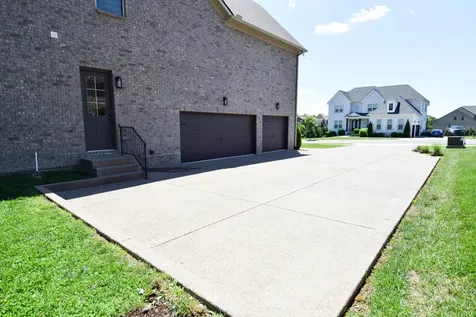1002 Keeneland Drive Gallatin TN 37066