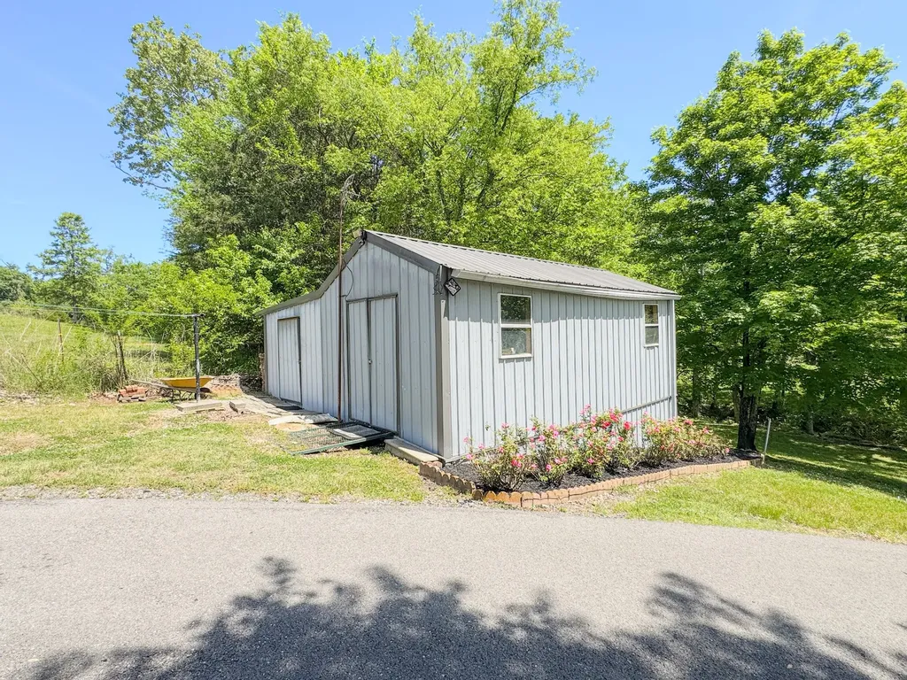 2965 Fort Blount Road Hartsville TN 37074