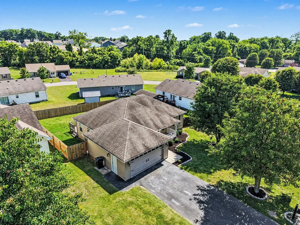 1847 Emily Lane Columbia TN 38401