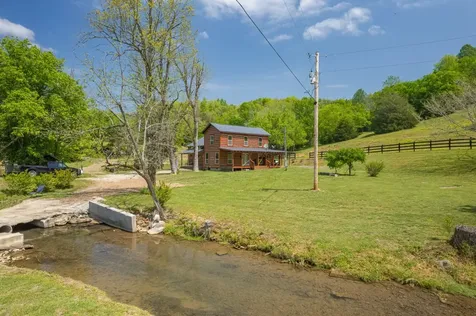 13546 Campbellsville Road Lynnville TN 38472