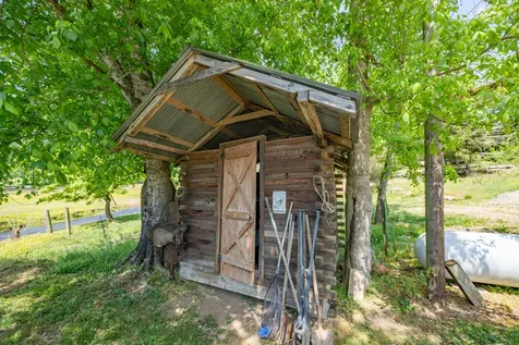 13546 Campbellsville Road Lynnville TN 38472