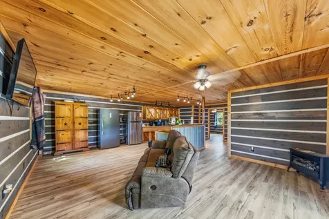 13546 Campbellsville Road Lynnville TN 38472