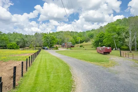 13546 Campbellsville Road Lynnville TN 38472