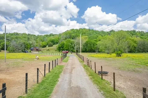 13546 Campbellsville Road Lynnville TN 38472