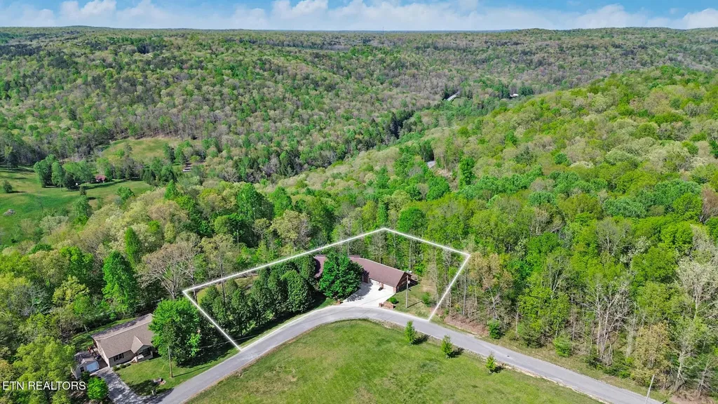 169 Catoosa Canyon Drive Crossville TN 38571