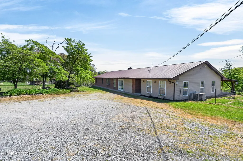 935 Brewer Road Crossville TN 38572