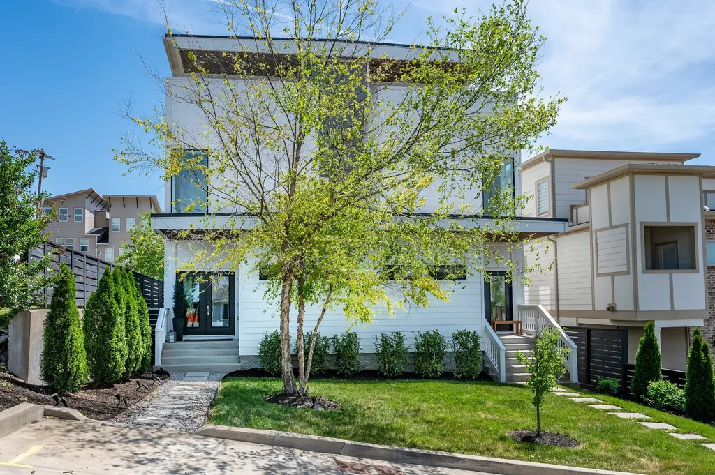 414B 37th Ave, N Nashville TN 37209