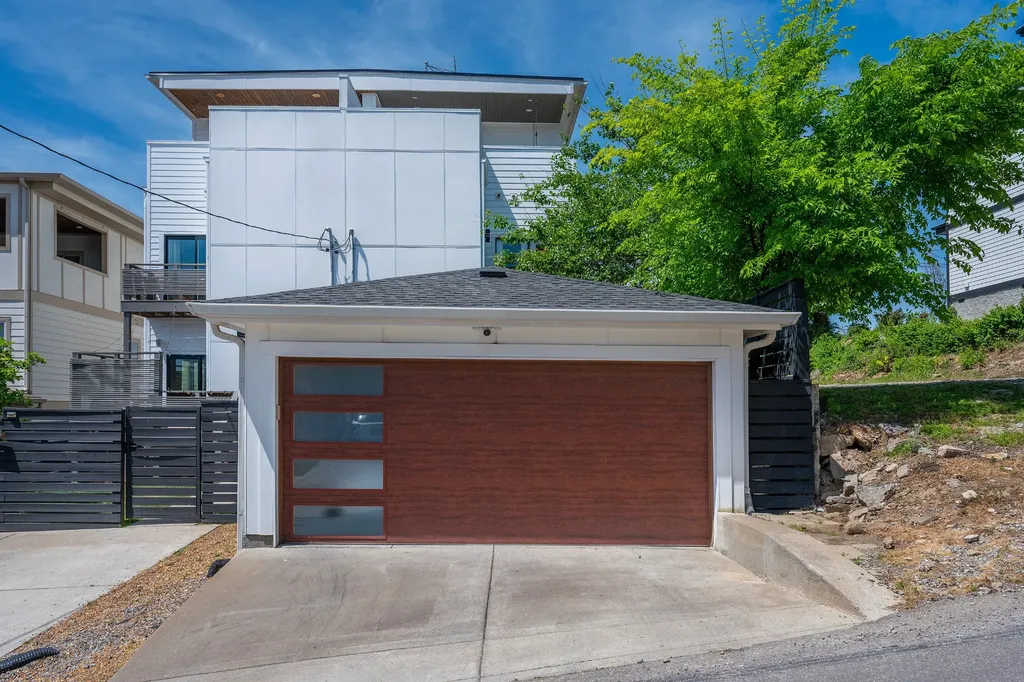 414B 37th Ave, N Nashville TN 37209
