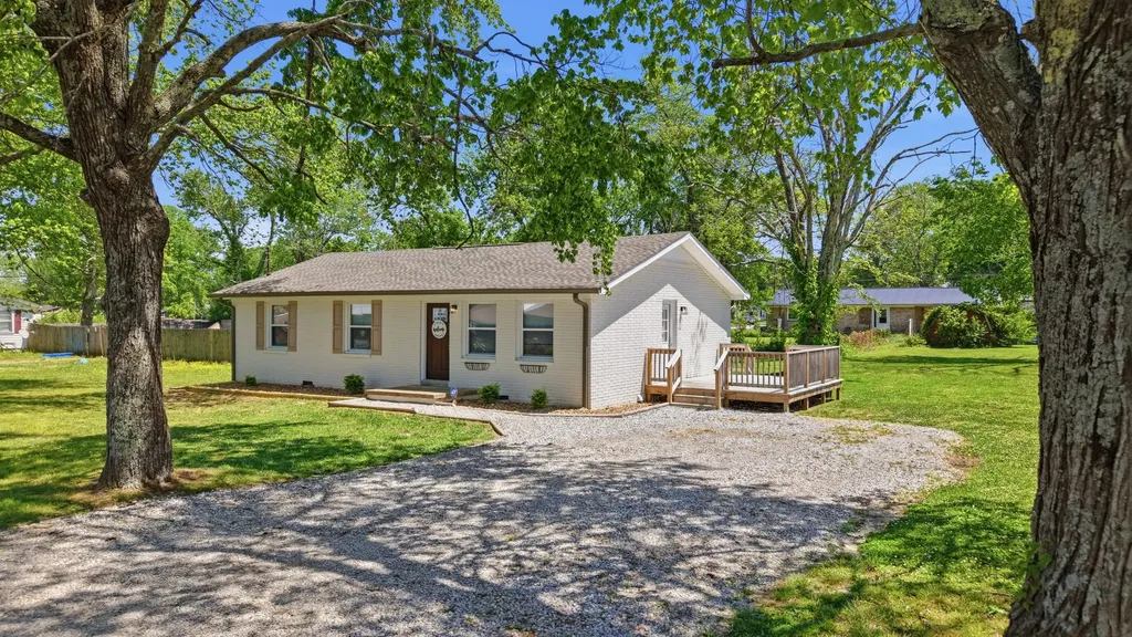 1302 E Grundy Street Tullahoma TN 37388