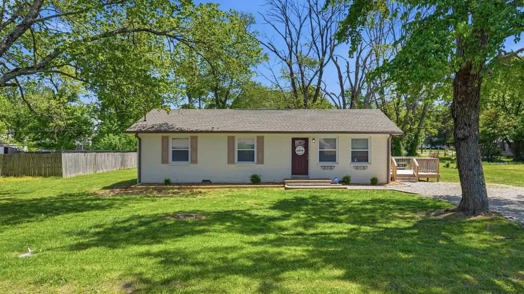 1302 E Grundy Street Tullahoma TN 37388
