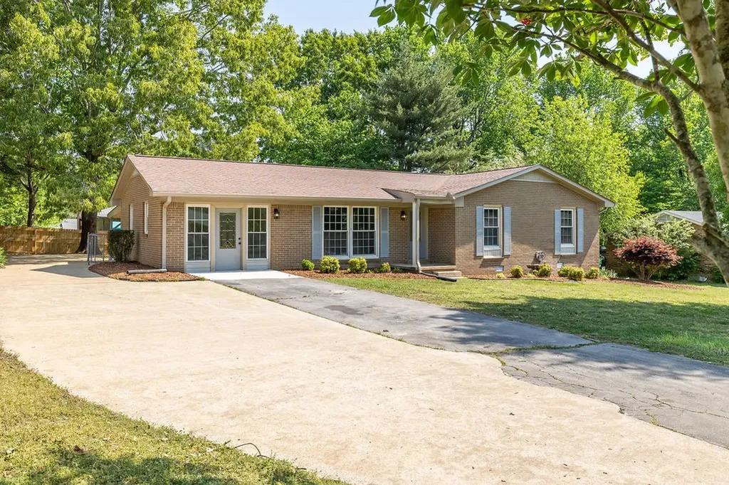 1606 Whippoorwill Drive Lawrenceburg TN 38464
