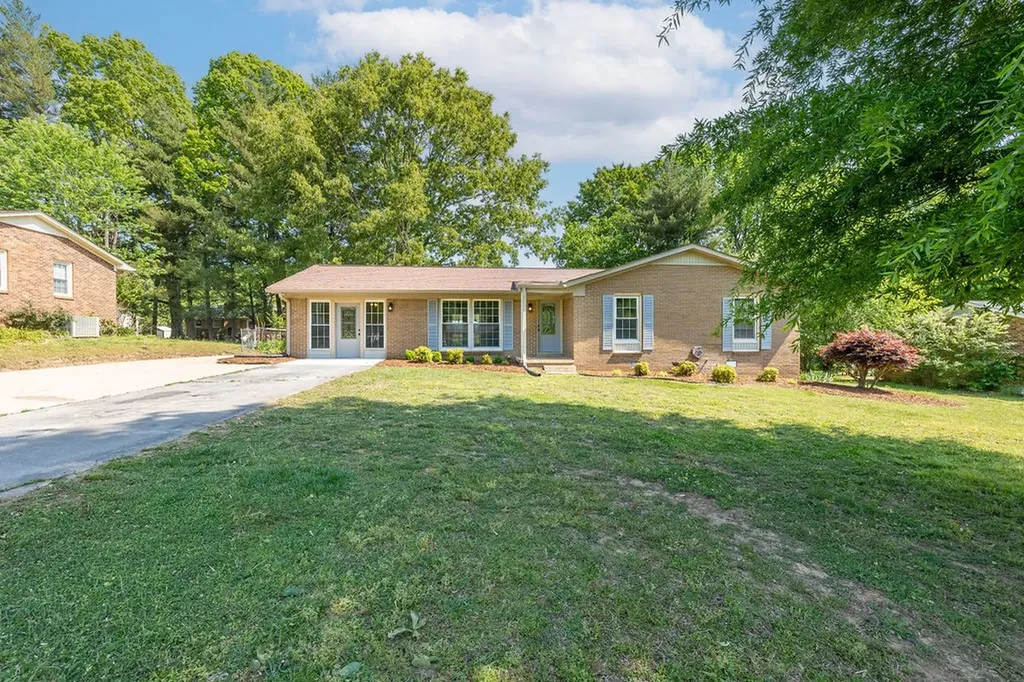 1606 Whippoorwill Drive Lawrenceburg TN 38464