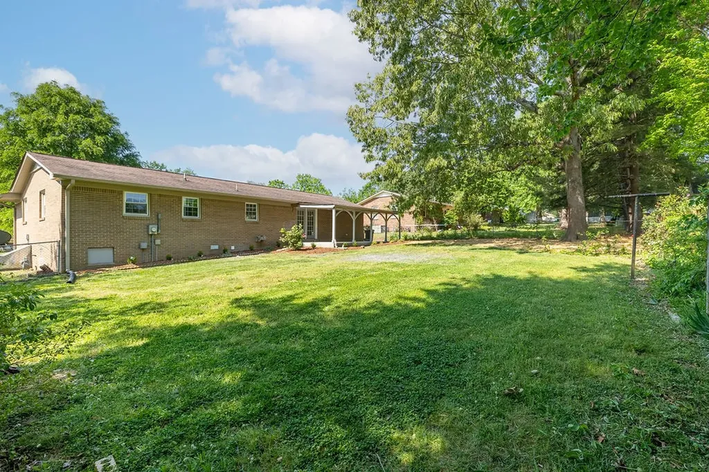 1606 Whippoorwill Drive Lawrenceburg TN 38464