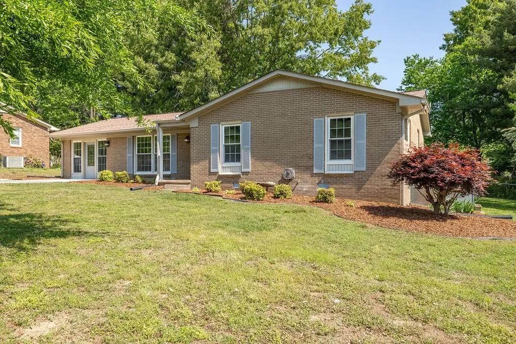 1606 Whippoorwill Drive Lawrenceburg TN 38464