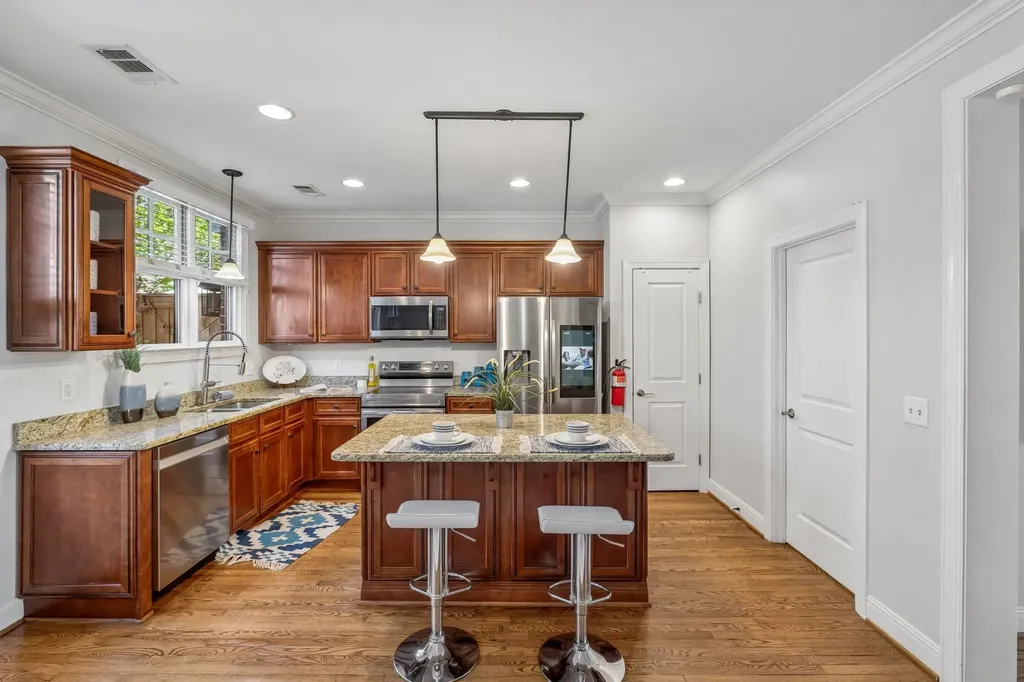 718 4th Ave, N Nashville TN 37219