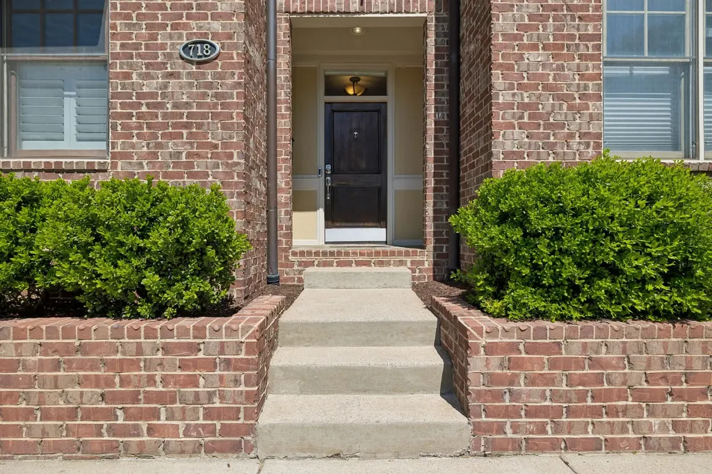 718 4th Ave, N Nashville TN 37219