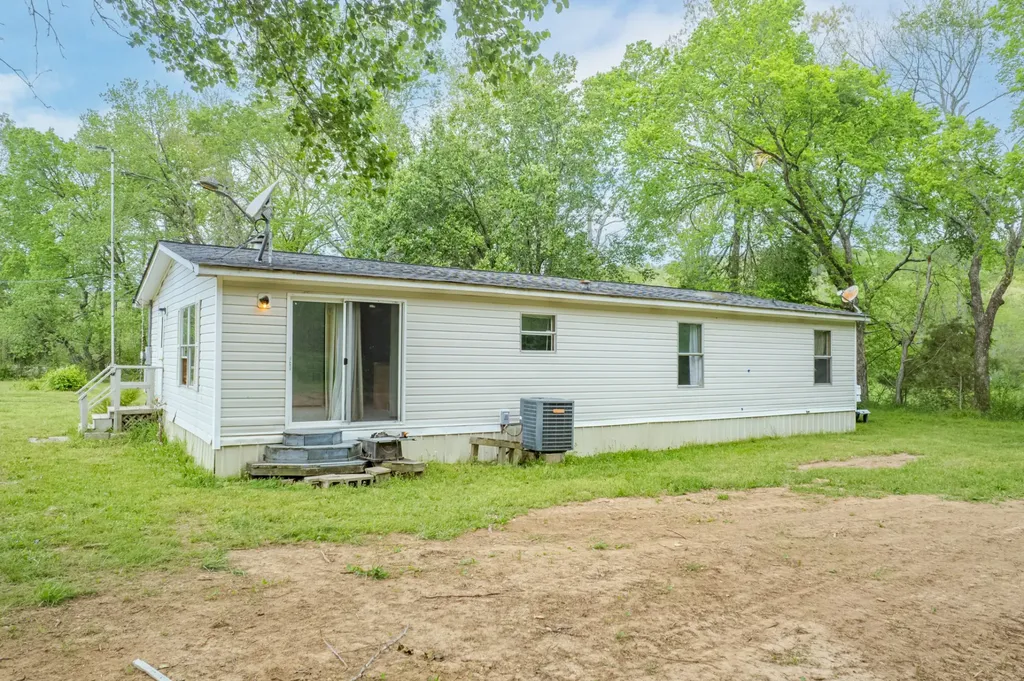 1895 Highway 48 S Centerville TN 37033